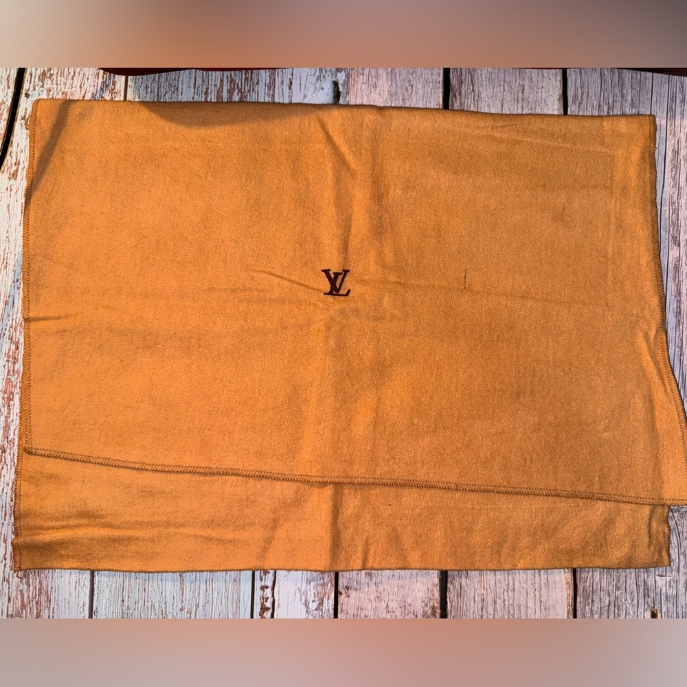 Louis Vuitton tan dust bag for a large bag - EUC - Picture 4 of 14